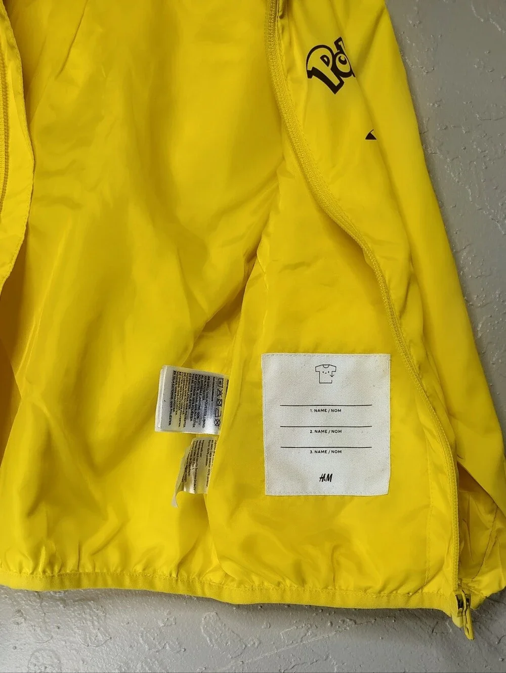 H&M Yellow Pokémon Pikachu Hooded Raincoat Jacket Size 4T